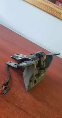 BMW 1 E82 E88 Tailgate/trunk/boot hinge 7061384
