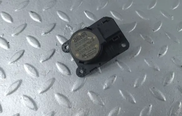 Citroen DS5 Air flap motor/actuator Z5509001 2908125C