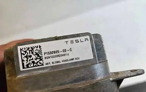 Tesla Model Y LED ballast control module P1632925-02-C 80T1225520493V