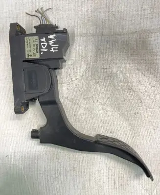 Volkswagen Golf IV Accelerator throttle pedal 1J1721503K 0281002342 081221667