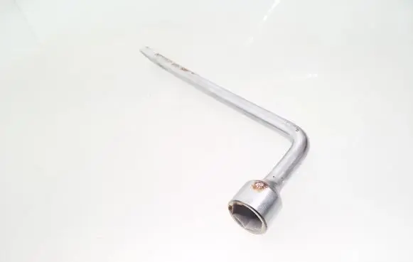 Toyota Auris 150 Wheel nut wrench 