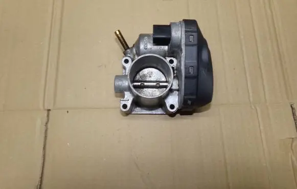 Volkswagen Golf IV Throttle valve 036133062