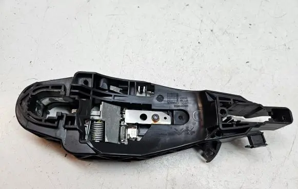 Rear door exterior handle/bracket