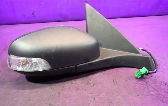 Volvo C30 Front door electric wing mirror 