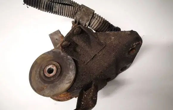 Mazda 626 Engine mount bracket 