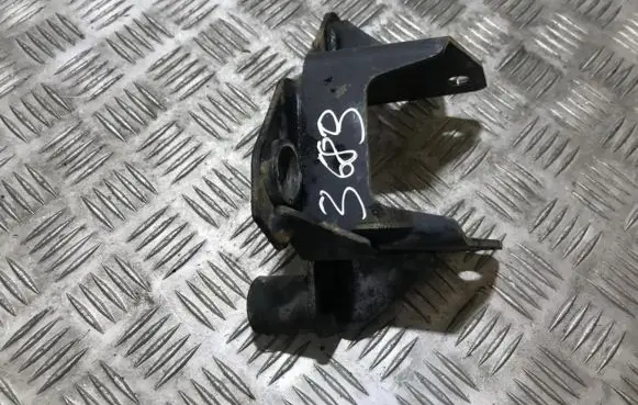 Mazda 6 Engine mounting bracket
