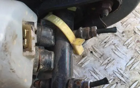 Nissan Micra Master brake cylinder