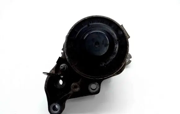 Engine mount bracket
