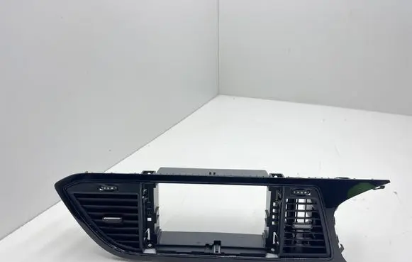 Seat Leon (5F) Radio/GPS head unit trim 5F1858061A