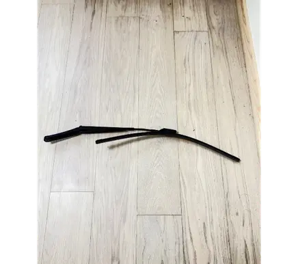 Front wiper blade arm