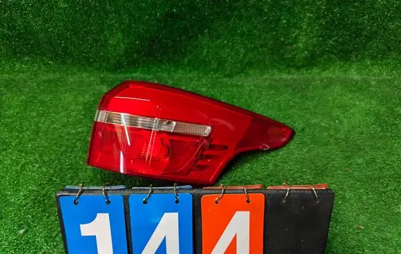 Ford Focus Rear/tail lights F1EB13404