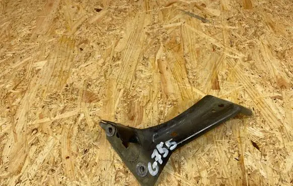 Volkswagen PASSAT B7 Fender mounting bracket 3G0821142