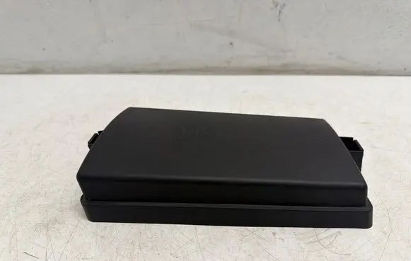 Volkswagen Golf VII Fuse box cover 5Q0937132A