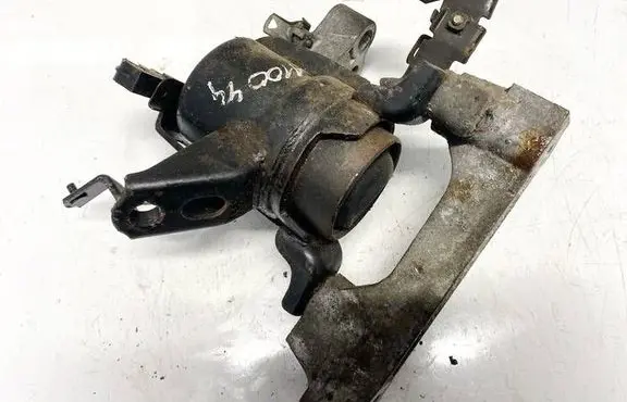 Toyota Auris 150 Engine mount bracket