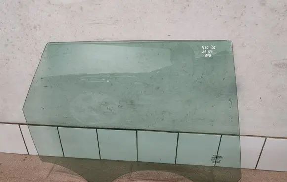 Rear door window glass
