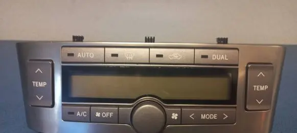 Toyota Avensis T250 Climate control unit 5590005202