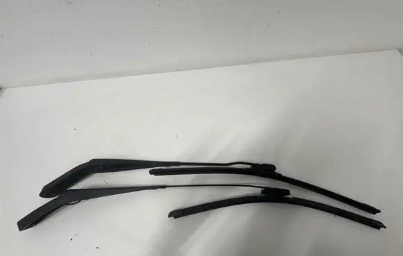 Ford Mondeo Mk III Front wiper blade arm