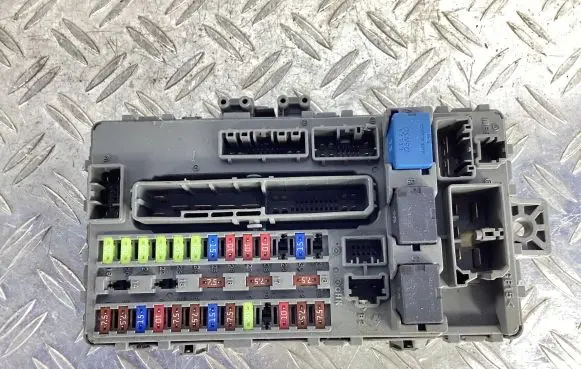 Honda Accord Fuse module TL4G111