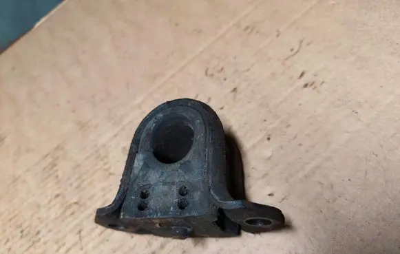 Jeep Grand Cherokee (WJ) Sway bar bush bracket, front 