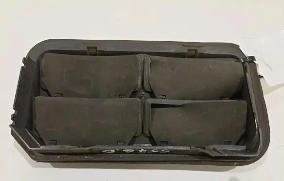 Opel Zafira C Quarter panel pressure vent 9076499