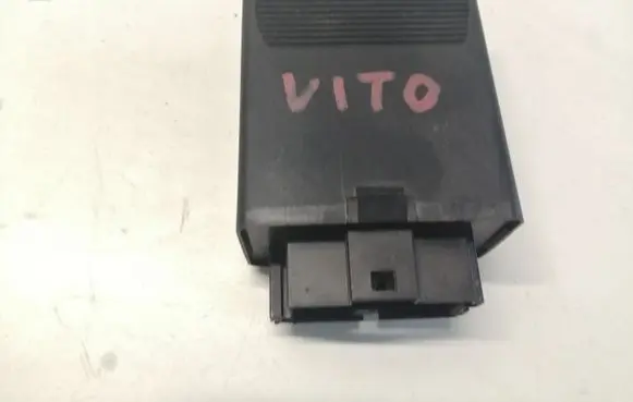 Mercedes-Benz Vito Viano W638 Coolant fan relay 0165452632 05014110