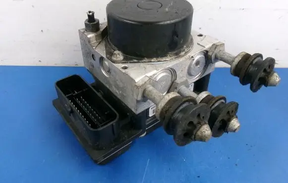 Seat Ibiza IV (6J,6P) ABS Pump 6R0614117