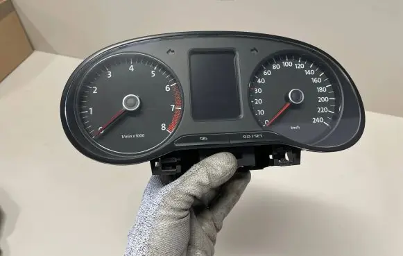 Volkswagen Polo V 6R Speedometer (instrument cluster) 6R0920860C