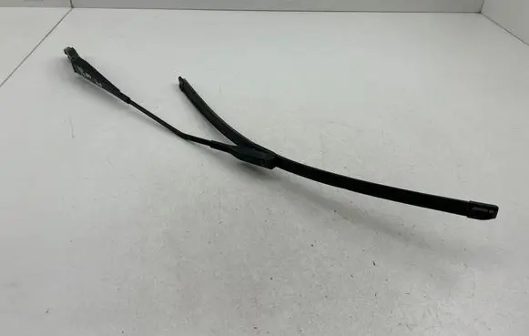 Windshield/front glass wiper blade