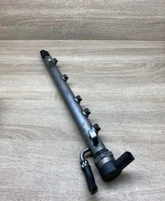 Mercedes-Benz E W211 Fuel main line pipe A6110780449 A6400702395