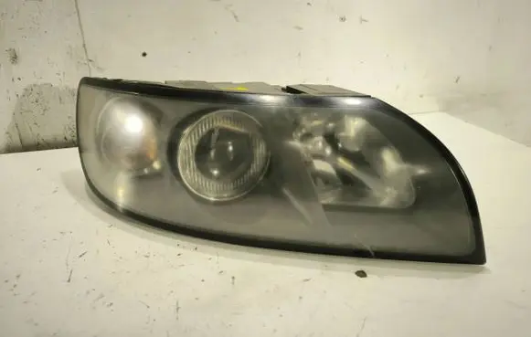 Volvo V50 Headlight/headlamp 30698886