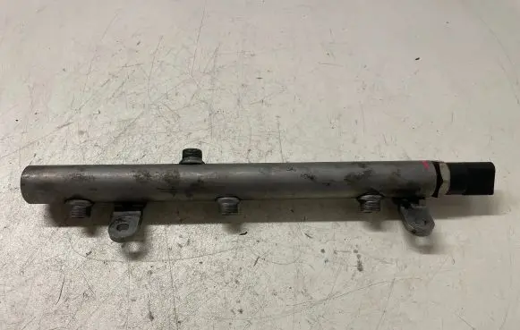 Mercedes-Benz ML W164 Fuel main line pipe A6420700695 0281002504