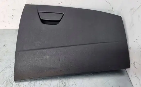 Ford Focus Glove box