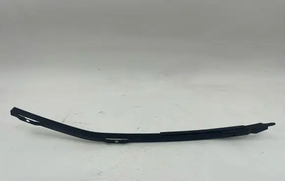 Volkswagen PASSAT B6 Rear door windshield rail 3C9839065A