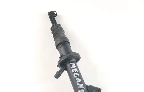 Renault Megane II Clutch master cylinder 8200151770 031L1001