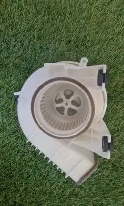 Toyota RAV 4 (XA40) Hybrid/electric vehicle battery fan G9230-48080