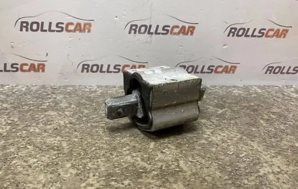 Mercedes-Benz C W204 Engine mount bracket A220240