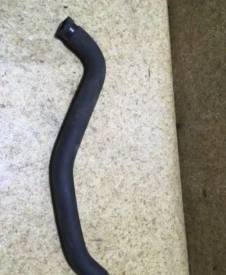 Mercedes-Benz E W124 Engine coolant pipe/hose 