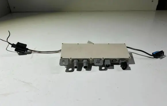 BMW 5 E39 Antenna control unit 65256906082