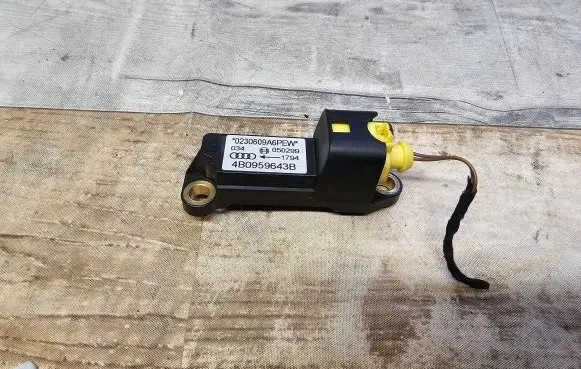 Audi A6 S6 C5 4B Airbag deployment crash/impact sensor 4B0959643B 050299 0230609AGPEW