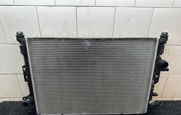 Volvo V60 Coolant radiator 31261105