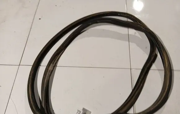 Trunk rubber seal (body)
