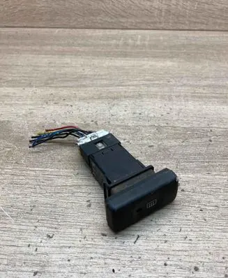 Nissan Primera Windscreen/window heater switch WithPlug