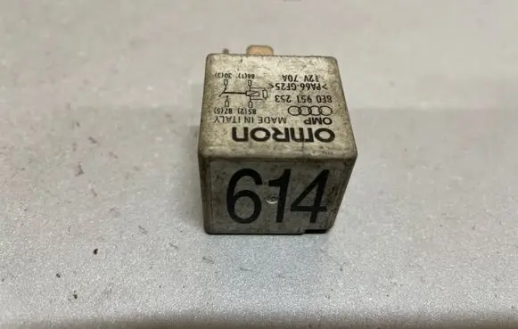 Audi A6 S6 C5 4B Other relay 8E0951253