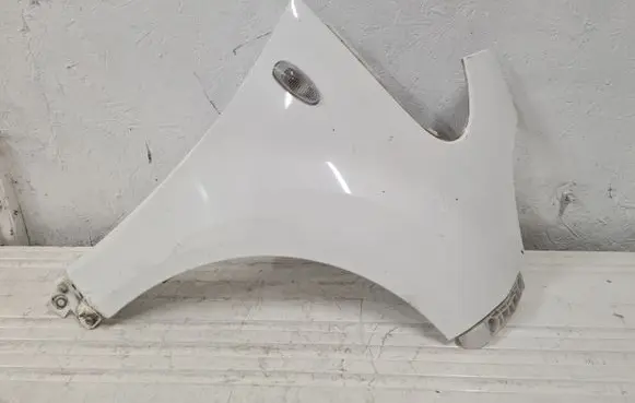 Mitsubishi i-MiEV Fender