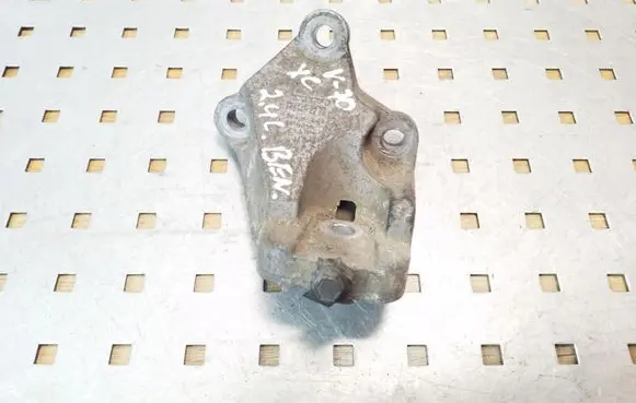 Volvo XC70 Engine mounting bracket 08649262