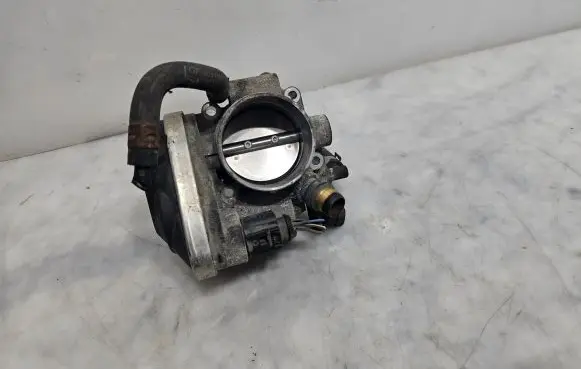 Opel Zafira B Throttle valve 55562380
