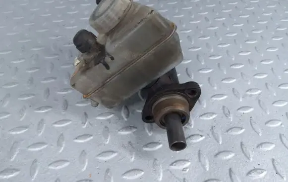 Mercedes-Benz 200 300 W123 Master brake cylinder A0014314002 A0044300901