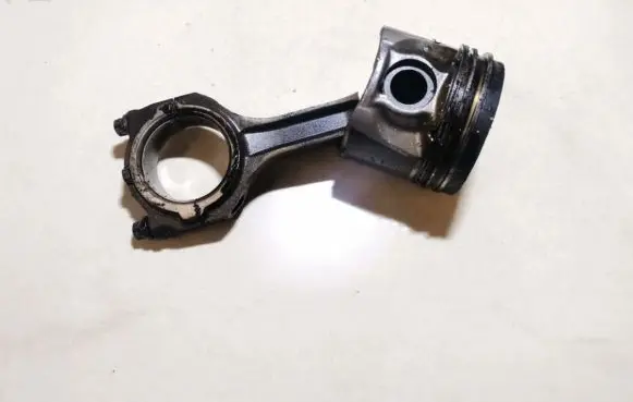 Ford Focus Piston with connecting rod