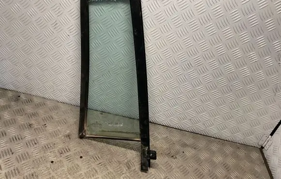 Jeep Grand Cherokee Rear vent window glass 