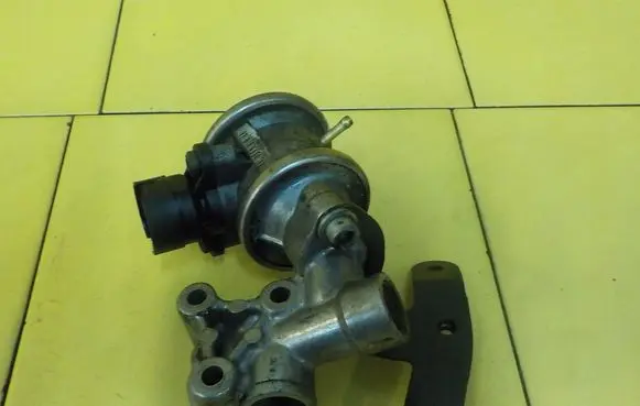 Audi TT Mk1 Other engine bay part 06A131102F 2SP18